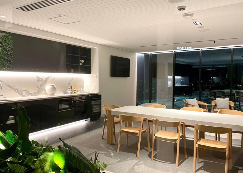 Apartmán Stunning Oceanview 2Br In The Heart Of Broadbeach 44F Gold Coast Exteriér fotografie